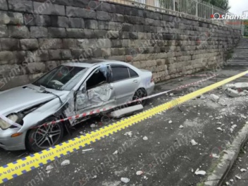 Վանաձորում «Mercedes»-ը թիվ 7 դպրոցի մոտ բախվ...