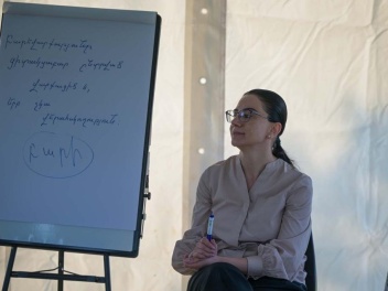 Աննա Վարդապետյանը հանդիպել է Արարատի մարզի 4 գյուղերի աշակերտների հետ