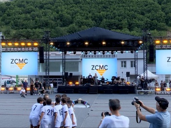 Երեխաների անունից շնորհավորում ենք մետալուրգի...