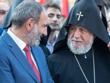 «Հրապարակ». Դատավորները քննարկել են. եթե Վեհափառին կալանքի «բերեց», ի՞նչ ենք անելու