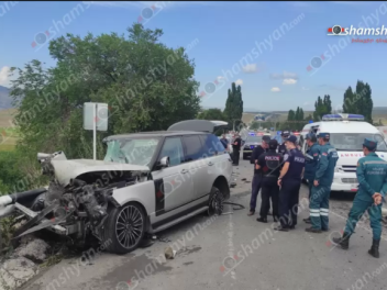 Երևան-Սևան ավտոճանապարհին բախվել են «Range Ro...