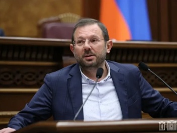 Վաղ առավոտից Քննչականն ու ԱԱԾ դիմակավորված խո...