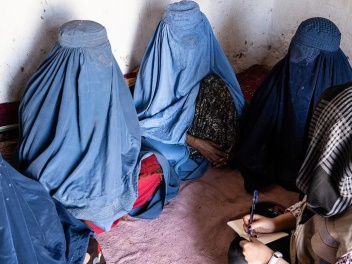 Afghanistan International: женщин в Кабуле ар...