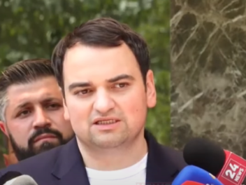 Դեռ չգիտեմ ինչի համար, բայց մի բանի համար կձե...