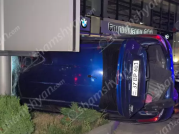 Երևանում «Mini Cooper»-ը հարվածել է կայանված...