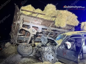 Գյումրի-Արմավիր ճանապարհին բախվել են «Opel Ve...