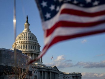 В США рекордное число демократов проголосовал...