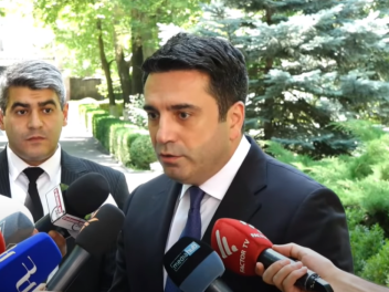 Թող բերանները փակեն, ռադները քաշեն, չխառնվեն...
