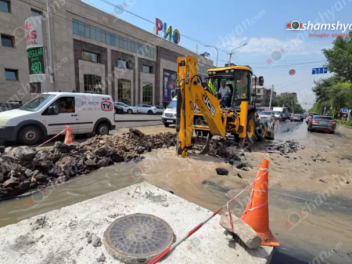 Հրաչյա Քոչար փողոցում, վնասված դիտահորից կեղտ...