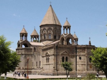 Եկեղեցու դեմ պատերազմում Նիկոլ Փաշինյանի հույսը մնացել են մի քանի «աբիժնիկները». «Փաստ»
