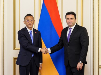 Ալեն Սիմոնյանն ընդունել է Հայաստանում Չինաստա...