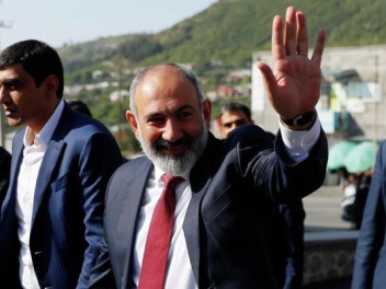 Փաշինյանի պատգամավորները փո՞ղ են ստացել Ադրբեջանից