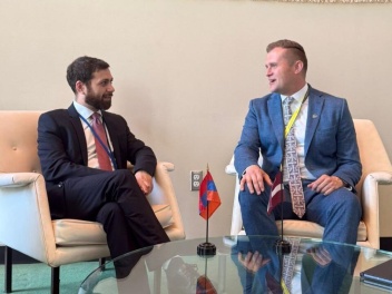 Վահան Կոստանյանը Նյու Յորքում հանդիպել է Լատվ...