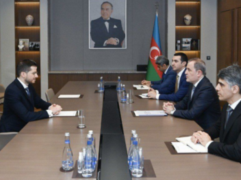 Ադրբեջանի ԱԳ նախարարն Իսրայելի դեսպանի հետ քն...