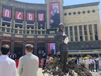 Տիգրան Ավինյանը եւ Նիկոլա Ազնավուրը Երեւանում...