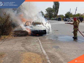 Սարդարապատ գյուղում այրվել է մեքենա