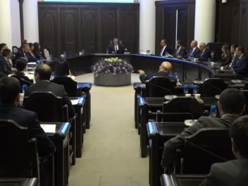 Կառավարության նիստը վարում է փոխվարչապետը. օրակարգում 30 հարց է