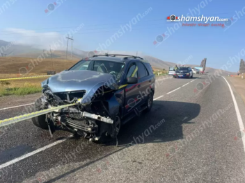 Երևան-Մեղրի ավտոճանապարհին բախվել են «Kia Sorento»-ն ու «Mercedes»-ը