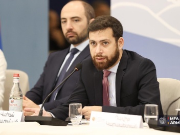 Վահան Կոստանյանը ՀՀ դեսպաններին ներկայացրել է...