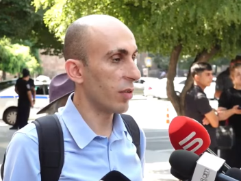 Արցախցիները բողոքի ակցիա են իրականացնում կառա...