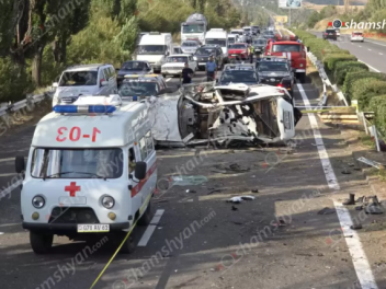 Երևան-Սևան ճանապարհին բախվել են 2 «Opel» և «N...