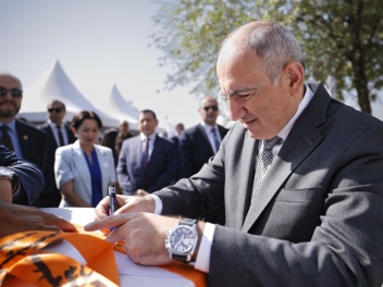 Փաշինյանը Երևանում ներկա է գտնվել Ալբերտ Ազար...