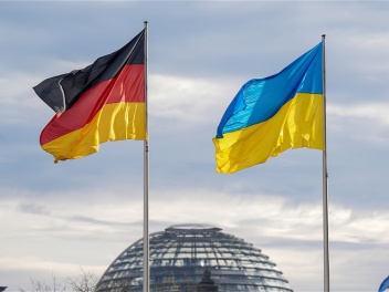 Германия обещает Украине 9 млрд. евро ежегодн...