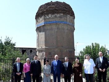 ՀՀ նախագահն ու ԿԳՄՍ նախարարն այցելել են Արգավ...