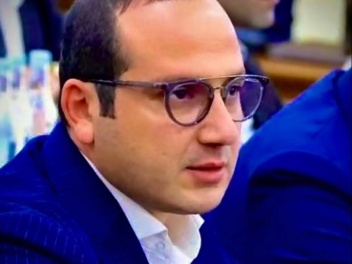 ՀՀ «նախագահը» հայտարարում էր, որ փողի խնդիր չկա՛ փող շատ կա՛․ Իրականում գումար կա՛ միայն իրենց համար․ Ստեփանյան