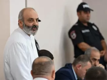 Բագրատ Սրբազանի նախնական կալանքը 3 ամսով երկա...
