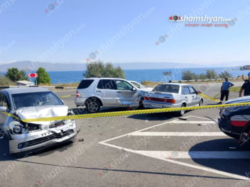 Սևան-Մարտունի ավտոճանապարհին բախվել են «Merce...