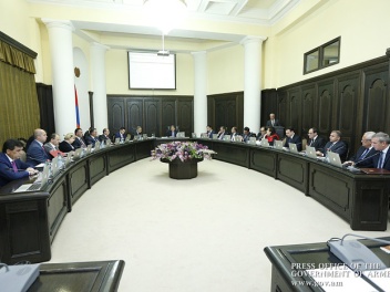 Կառավարության նիստը վարում է փոխվարչապետը. օրակարգում 51 հարց է