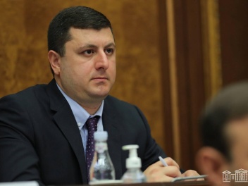 Իշխանության նպատակը շատ պարզ է` ճանապարհից հեռացնել բոլոր այն անձանց, ովքեր խանգարում են իշխող ռեժիմին հասարակության վրա պարտությունը հաղթանակ ծախել․ Աբրահամյան