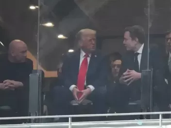 Մասկը մոտեցել և զրուցել է Թրամփի հետ Չարլի Քըրքի հիշատակի արարողության ժամանակ