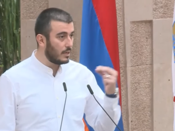 Կա՛մ ձեզ փող են տալիս կառուցապատողները, որ չճ...