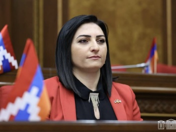Թագուհի Թովմասյանը դիմում է Արթուր Հովհաննիսյանի մորը