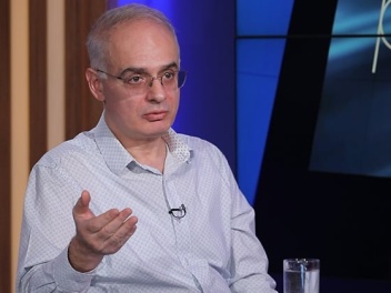 Փաշինյանի գրառումները նմանվում են գարեջրի գովազդ անող և հաճույքով ինքնախաշվող խեցգետնի կենսախինդ բացականչություններին․ Զուրաբյան