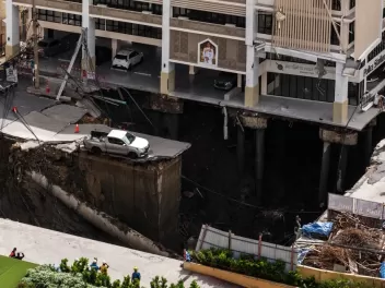 Բանգկոկում հսկայական փոս է առաջացել՝ խափանելով երթևեկությունը և վնասելով ենթակառուցվածքները