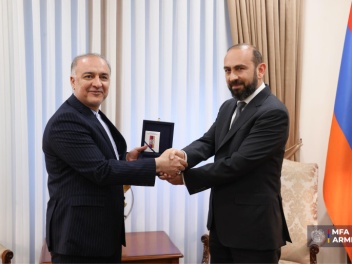 Միրզոյանն ընդունել է Իրանի դեսպանին և հանձնել...