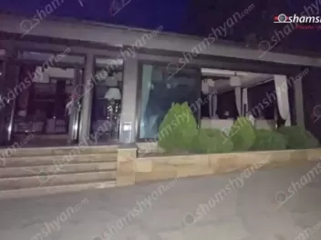 Արաբկիրի թաղապետարանի դիմաց գտնվող սրճարանից...