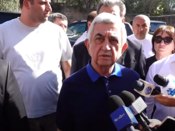 Ով ականջ ունի կլիսի․․ Սերժ Սարգսյանը երկու սց...