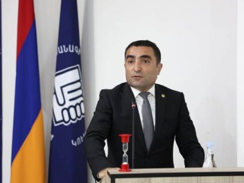 Ռոմանոս Պետրոսյանն ամսական 5 մլն դրամից ավել աշխատավարձ է ստանում․ «Հրապարակ»