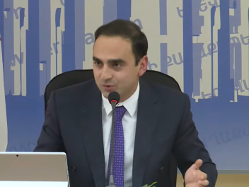 Մեր ուենցվածքն իշխանությանը զուգահե՞ռ է, թե՝...