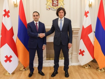 Երևանի քաղաքապետը Թբիլիսիում հանդիպել է Կոբախ...