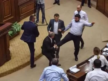 Սպասեք, կինոն դեռ առջևում է. «Հրապարակ»