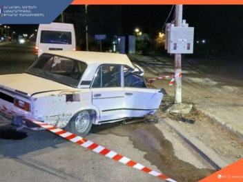 Սարդարապատ գյուղում «VAZ»-ը բախվել է էլեկտրակ...