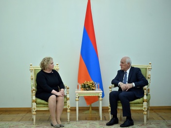 Վահագն Խաչատուրյանը ընդունել է Բրիտանիայի դես...