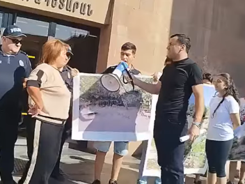 Երեխաները պահանջեցին հանդիպում Ավինյանի հետ....