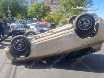 Երևանում «Toyota»-ն բախվել է կայանված «BMW»-ի...