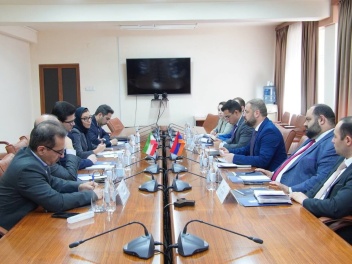 Պապոյանն ընդունել է ԻԻՀ նավթի նախարարի տեղակա...